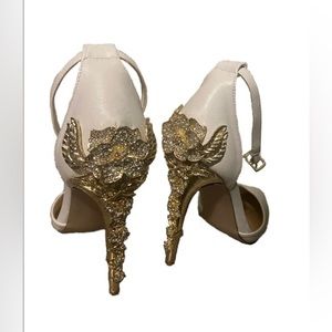 white + gold stilettos,size 9,faux leather,pointed toe,great condition,4in heel